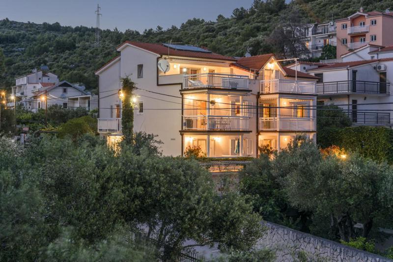 Apartments Luka - Trogir, Marina 150M From The Beach Ngoại thất bức ảnh
